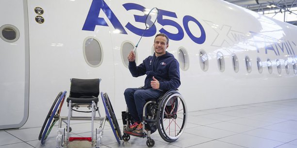 Des ingénieurs d'Airbus ont conçu un fauteuil roulant redesigné pour David Toupé, pionnier du para badminton français, qui a pu l'expérimenter aux Jeux de Tokyo.