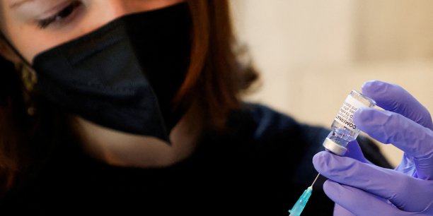 Centre de vaccination dans la cathedrale saint-etienne a vienne[reuters.com]