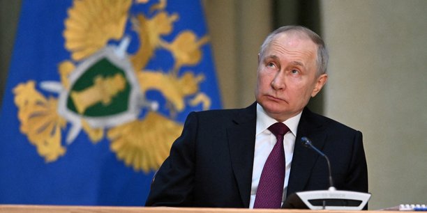 Le president russe poutine participe a la reunion du college des procureurs generaux a moscou[reuters.com]
