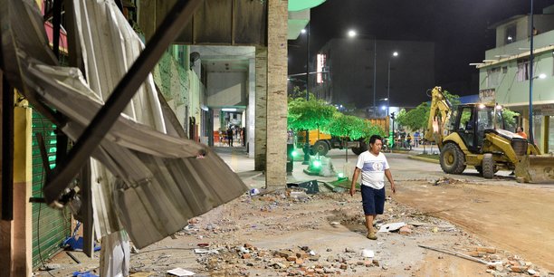 Consequences d'un tremblement de terre a machala, en equateur[reuters.com]