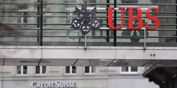Logos d'ubs et de credit suisse a zurich[reuters.com]