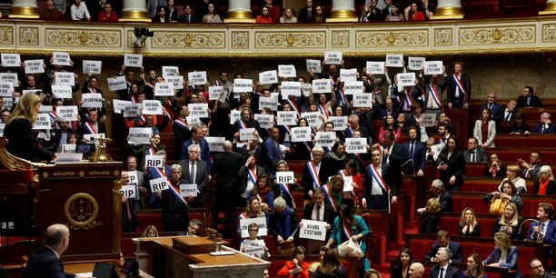 Vote de defiance sur la reforme des retraites a l'assemblee nationale a paris[reuters.com]