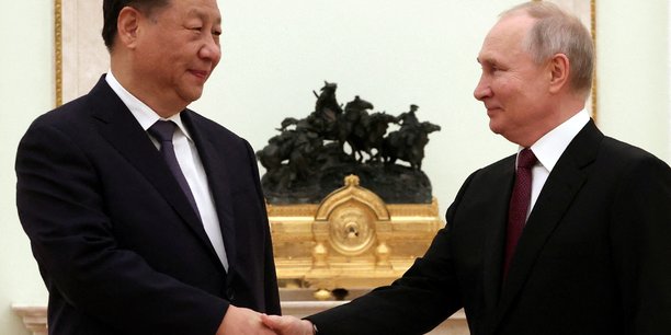 Vladimir poutine s'entretient avec son homologue chinois xi jinping[reuters.com]