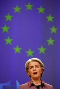 La presidente de la commission europeenne, mme von der leyen, donne une conference de presse a bruxelles[reuters.com]