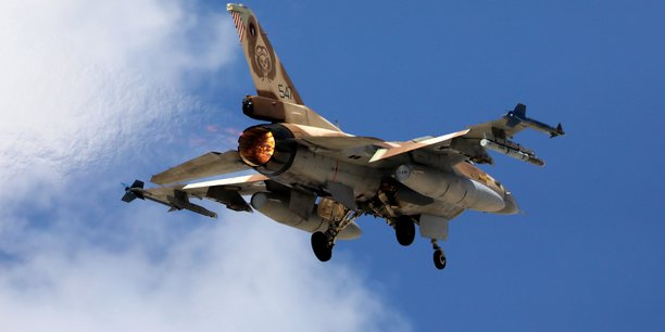 Un avion de chasse israelien f16 a la base aerienne militaire d'ovda, dans le sud d'israel[reuters.com]
