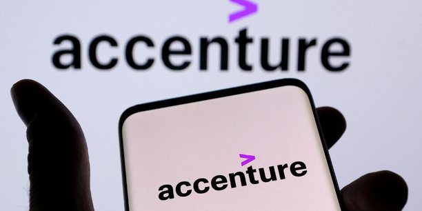 Les salariés d'Accenture protestent contre le refus de la direction d'accorder des augmentations salariales collectives en 2024.