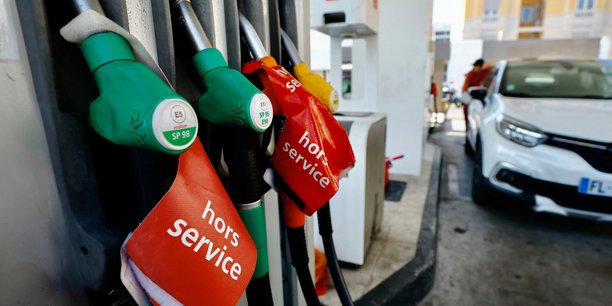 L'approvisionnement en essence est perturbe dans le sud de la france par une greve des raffineries et des depots francais[reuters.com]