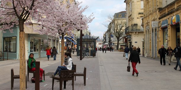 Le boulevard de la République, dans le centre-ville d'Agen.
