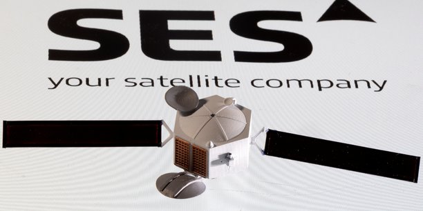 Illustration du logo de ses et un satellite[reuters.com]