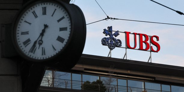 UBS a racheté Credit Suisse en mars 2023 sous la pression des autorités pour 3 milliards de francs suisses.