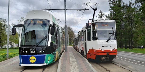 La ville de Tallinn (466.000 habitants), capitale de l'Estonie, a instauré la gratuité des transports en commun à compter de 2013, avec un design de rame moderne mais aussi un volontairement rétro pour répondre à la demande des habitants.