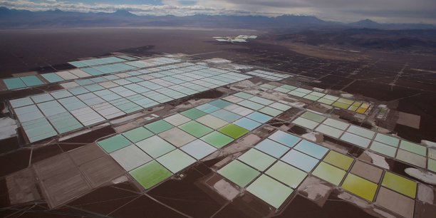 Des mines de lithium dans le désert d'Atacama au Chili.