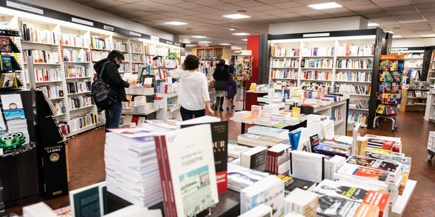 La librairie compte aujourd'hui 80.000 références d'ouvrages et accueille de nombreuses conférences et débats.