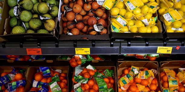 Des fruits frais en vente dans un magasin a londres[reuters.com]