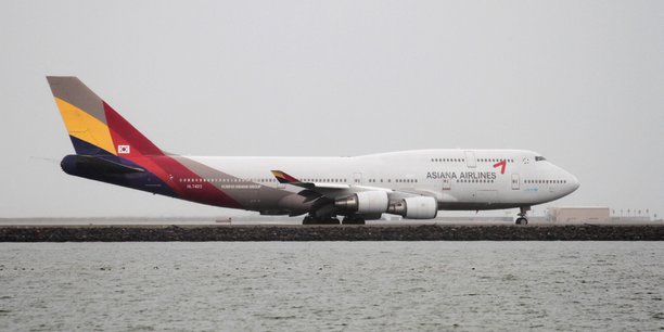 Un boeing 747-400 de la compagnie asiana airlines, a l'aeroport international de san francisco[reuters.com]