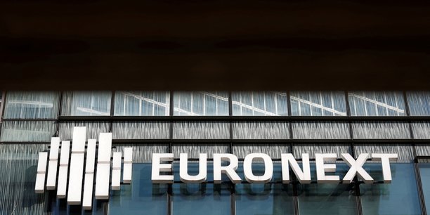 La bourse euronext dans le quartier d'affaires de la defense a paris[reuters.com]
