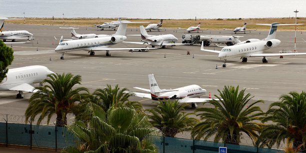 Des jets prives sur le tarmac de l'aeroport de nice[reuters.com]