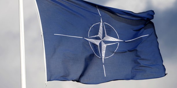 Photo d'un drapeau de l'otan sur la base militaire de tapa, en estonie[reuters.com]