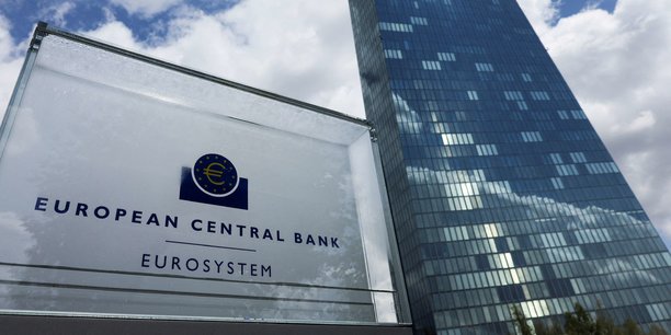 Pour réduire l'inflation, la BCE a amorcé un relèvement de ses taux directeurs en juillet 2022, qui agit nettement sur le crédit bancaire.