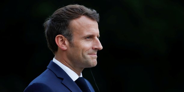 Pour Emmanuel Macron, « déléguer à d'autres la production de nos produits pharmaceutiques essentiels est une impasse pour le pays ».
