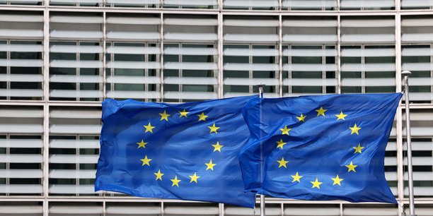 Photo d'archives des drapeaux de l'ue devant le siege de la commission europeenne[reuters.com]