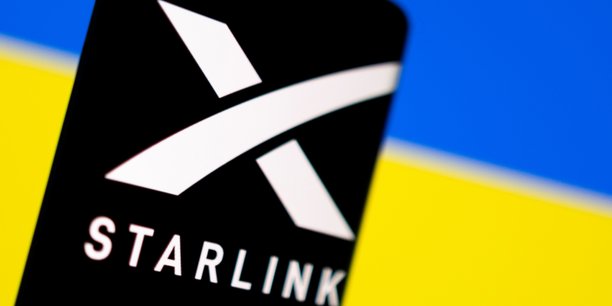 Illustration du logo starlink avec un drapeau ukrainien[reuters.com]