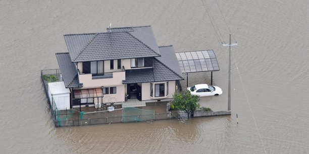 Une maison entouree par les eaux de crue apres le passage du typhon mawar a toyokawa, au japon[reuters.com]