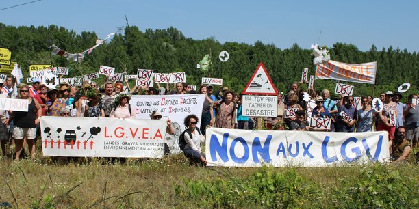 Les collectifs d'opposants au GPSO se sont réunis samedi 3 juin à Saint-Médard-d'Eyrans, au sud de Bordeaux.