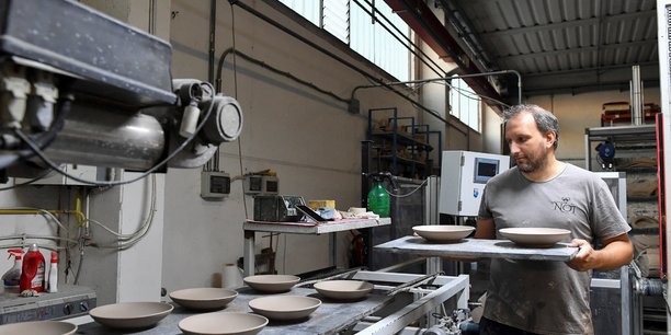 L'usine de ceramique ouvre au lever du soleil en raison de la hausse des couts de l'energie, a citta di castello[reuters.com]