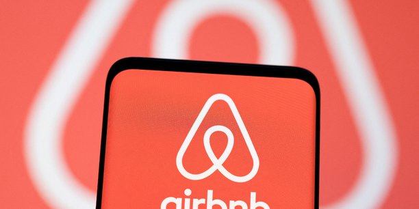 Le logo d'airbnb dans cette illustration[reuters.com]