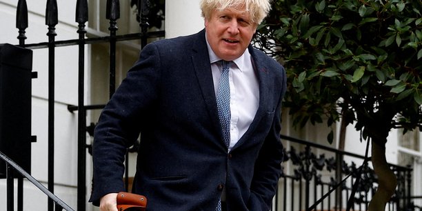 L'ancien premier ministre britannique boris johnson quitte son domicile, a londres[reuters.com]