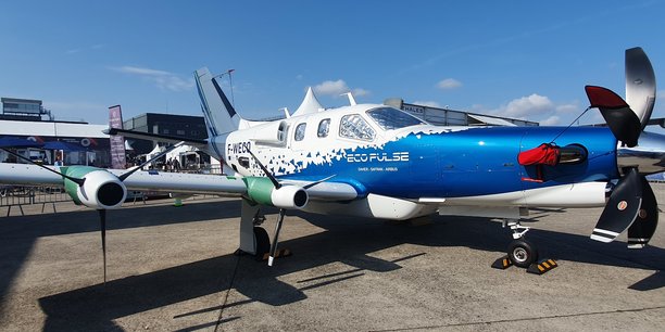 L'avion à propulsion hybride-électrique distribuée EcoPulse, développé conjointement par Airbus, Daher et Safran et Airbus, effectuera son premier vol d'ici fin 2023.