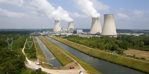 Comme la centrale de Dampierre en Burly dans le Loiret, le CNPE de Chinon opère quatre réacteurs à eau pressurisée.