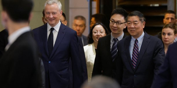 Le ministre français de l'Economie et des Finances Bruno Le Maire et le vice-Premier ministre chinois He Lifeng.