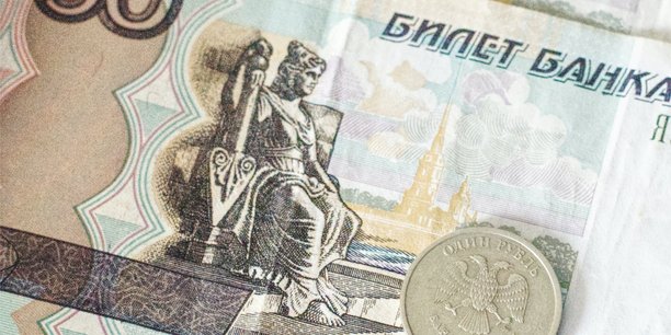 Vendredi, il fallait débourser 96,5 roubles pour obtenir un dollar et 102,8 pour un euro.