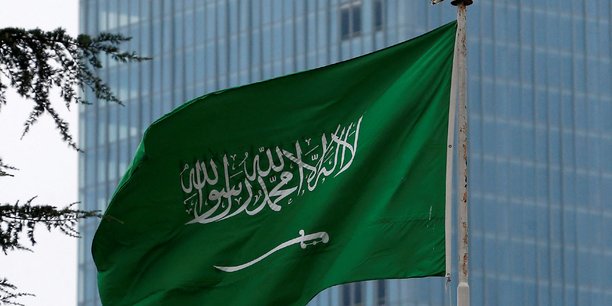 Un drapeau saoudien flotte au sommet du consulat d'arabie saoudite a istanbul[reuters.com]