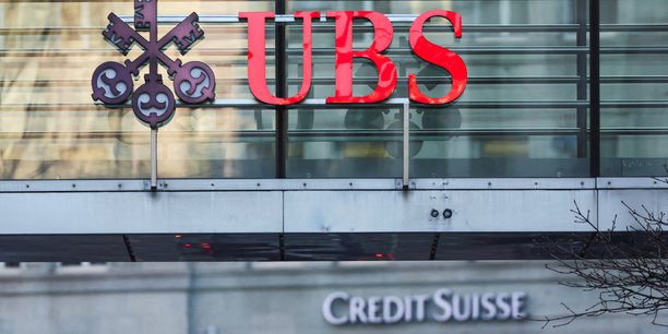 UBS fonderà Credit Suisse in Svizzera e si aspetta enormi risparmi