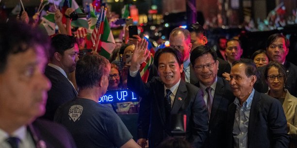 William Lai, vice président de Taïwan, arrivant samedi à l'hôtel Lotte à Manhattan (New York City), accueilli par des supporters.