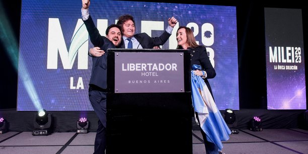 Le candidat Javier Milei surfe le « dégagisme » qui gonfle en Argentine face à un gouvernement actuel qui ne parvient pas à juguler l'inflation.