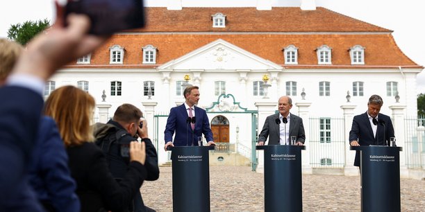 Reunion du cabinet allemand au chateau schloss meseberg, pres de gransee[reuters.com]