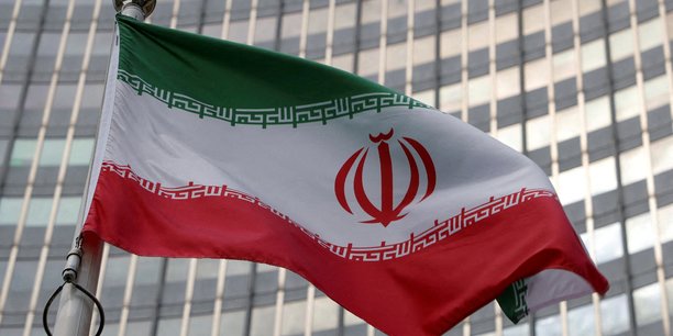 Le drapeau iranien flotte devant le siege de l'agence internationale de l'energie atomique (aiea)[reuters.com]
