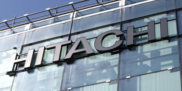 Photo du logo d'hitachi sur un immeuble de bureaux a zurich[reuters.com]