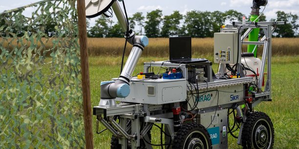 Le site d’INRAE à Montoldre associe la recherche publique et les entreprises autour de la conception et de l’utilisation de bancs de recherche et d’expérimentation pour robot.
