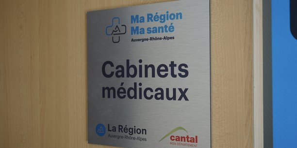 Les deux médecins salariés par la région Auvergne-Rhône-Alpes et le département du Cantal ont ausculté plus de 500 patients, après un mois d'installation.