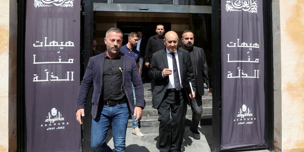 Jean-yves le drian a la sortie d'une reunion avec le chef du bloc parlementaire du hezbollah, a beyrouth[reuters.com]