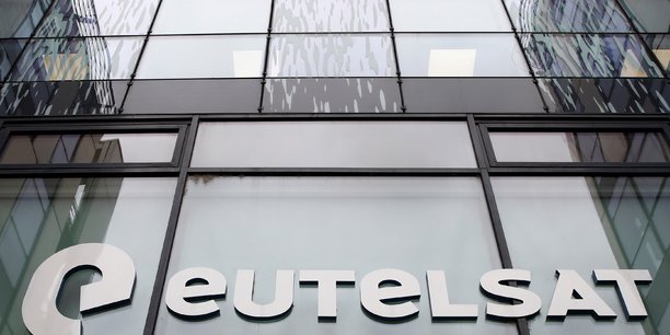 Le logo d'eutelsat au siege de l'entreprise[reuters.com]