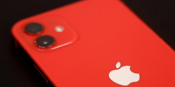 Un iphone 12[reuters.com]