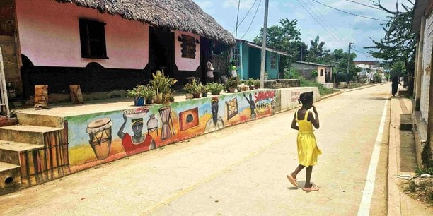 Située à une cinquantaine de kilomètres de Carthagène des Indes (capitale du département Bolivar), la petite ville de San Palenque de Basilio abrite aujourd'hui quelque 4 500 Afro-colombiens.