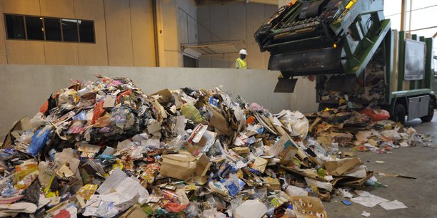 Le recyclage en 2022 a permis d'éviter d'émettre 24 millions de tonnes d'équivalent CO2 (équivalent des émissions annuelles du transport aérien en France), selon le bilan de la fédération Federec.