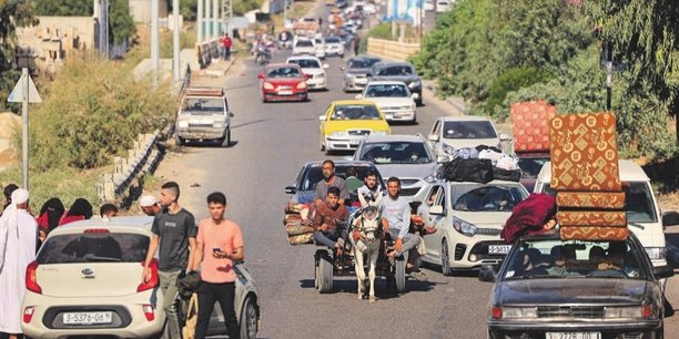 Avant-hier, des Palestiniens fuyant la ville de Gaza se dirigent vers le sud de l’enclave.